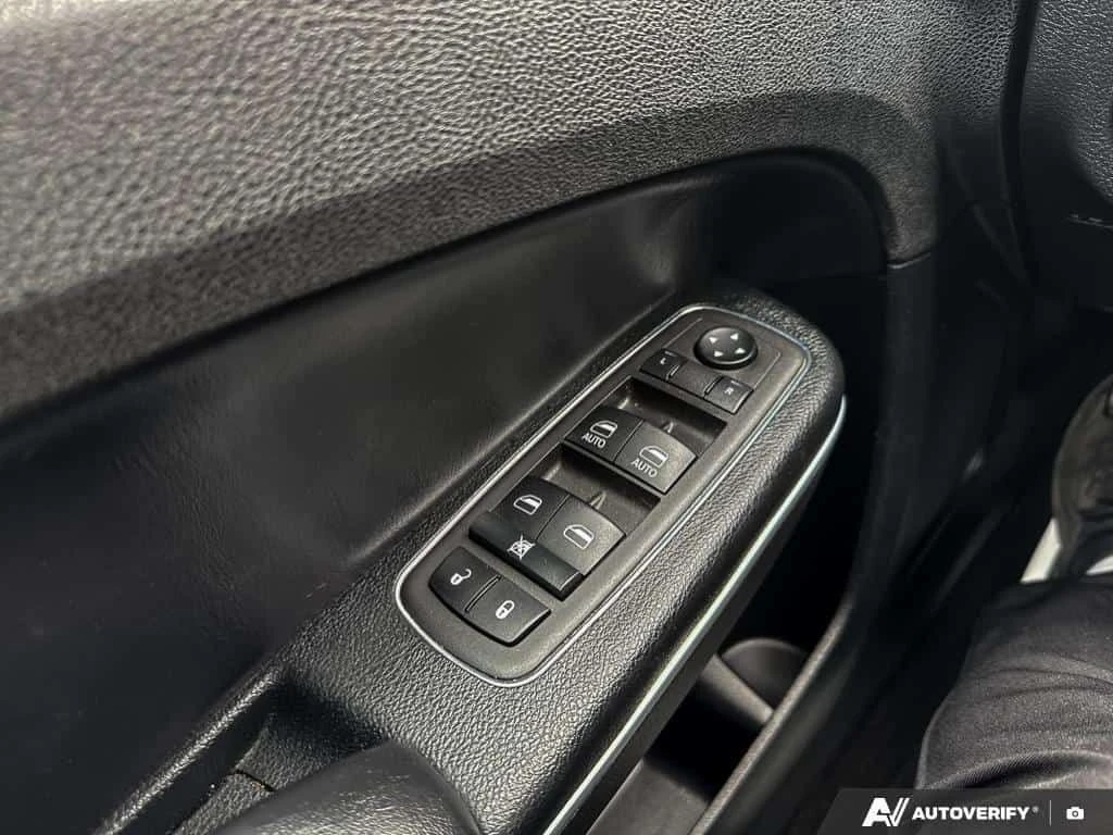 Chrysler 300c * 300S / NO ACCIDENTS / AWD / LEATHER / ROOF / NAV, снимка 11 - Автомобили и джипове - 54055535