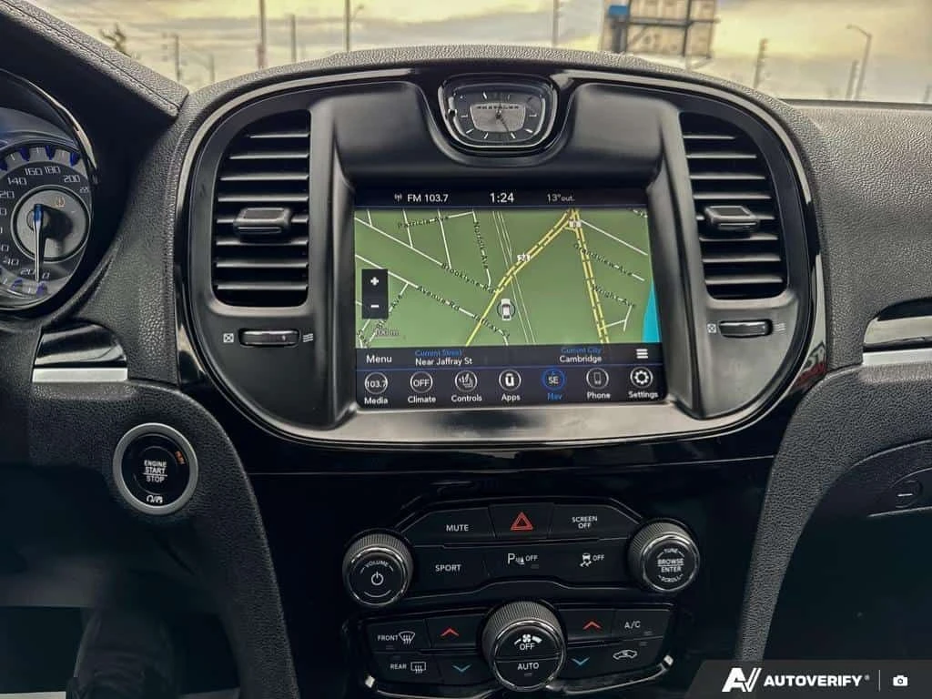 Chrysler 300c * 300S / NO ACCIDENTS / AWD / LEATHER / ROOF / NAV, снимка 13 - Автомобили и джипове - 54055535