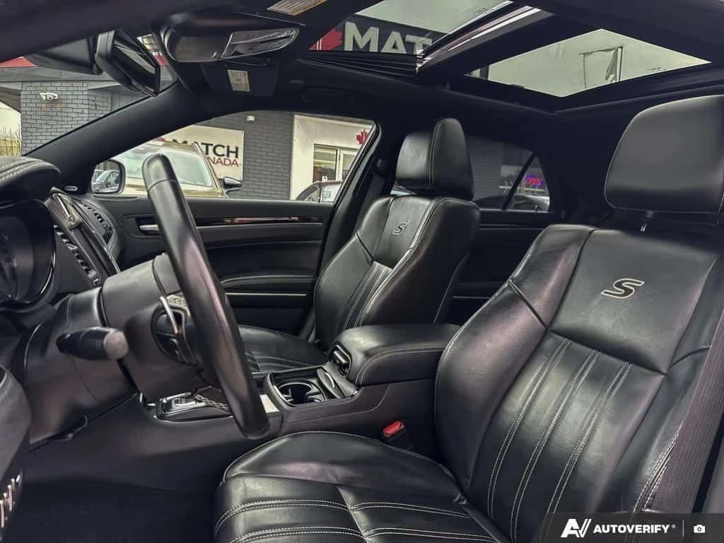 Chrysler 300c * 300S / NO ACCIDENTS / AWD / LEATHER / ROOF / NAV, снимка 8 - Автомобили и джипове - 54055535