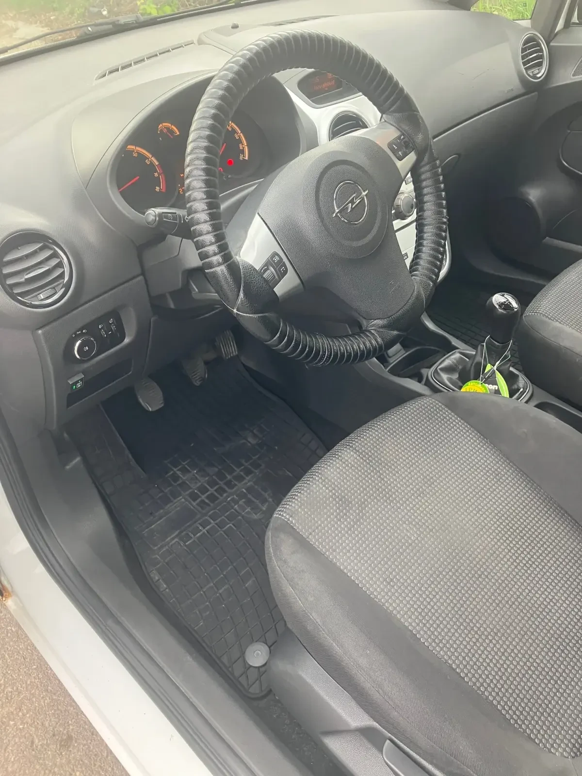 Opel Corsa 1.2 LPG, снимка 5 - Автомобили и джипове - 54367681
