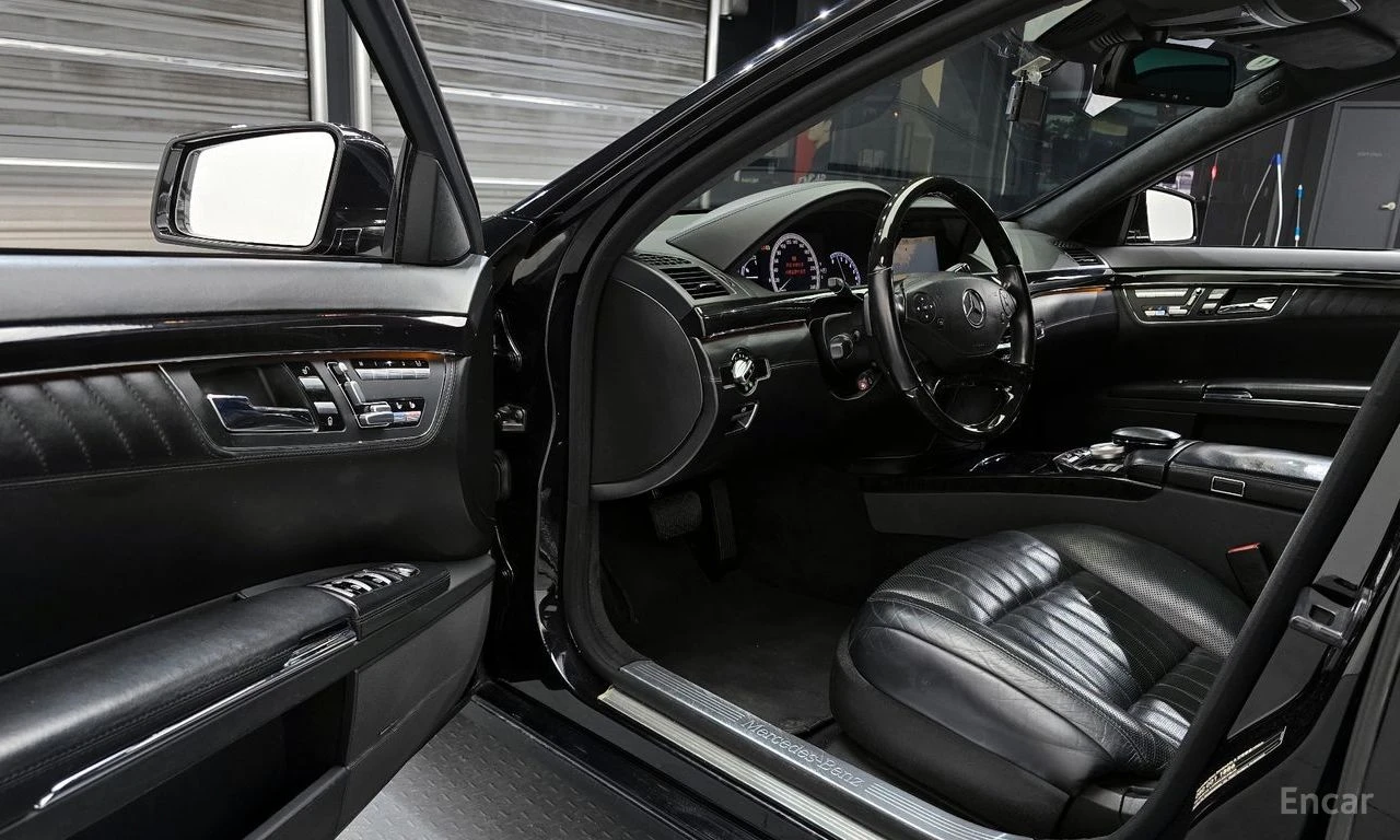 Mercedes-Benz S 500 L* 4MATIC* DESIGNO* ОБДУХВ* ПАНО* МОНИТОРИ* МАСАЖ*, снимка 9 - Автомобили и джипове - 54396104