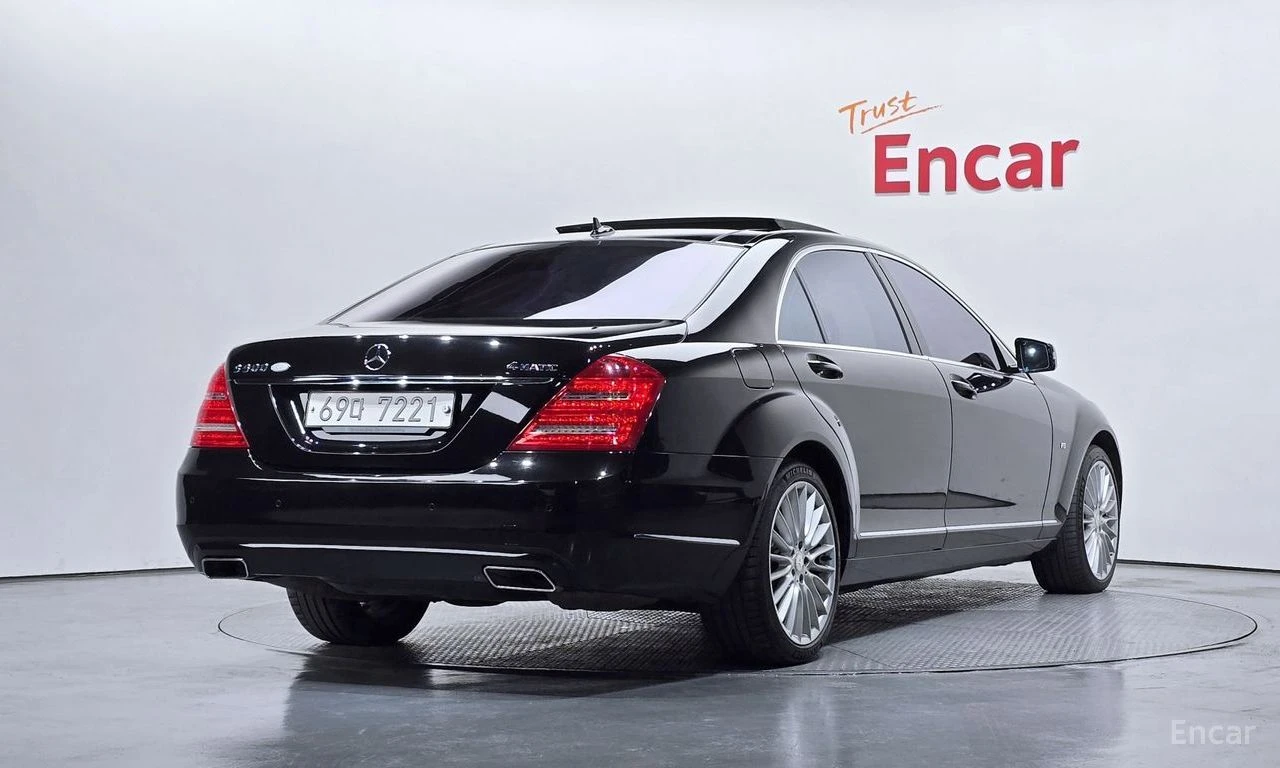 Mercedes-Benz S 500 L* 4MATIC* DESIGNO* ОБДУХВ* ПАНО* МОНИТОРИ* МАСАЖ*, снимка 2 - Автомобили и джипове - 54396104