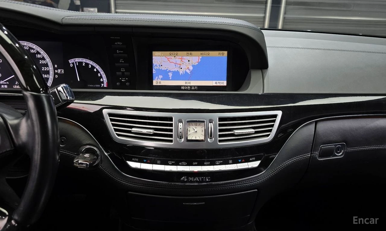 Mercedes-Benz S 500 L* 4MATIC* DESIGNO* ОБДУХВ* ПАНО* МОНИТОРИ* МАСАЖ*, снимка 12 - Автомобили и джипове - 54396104
