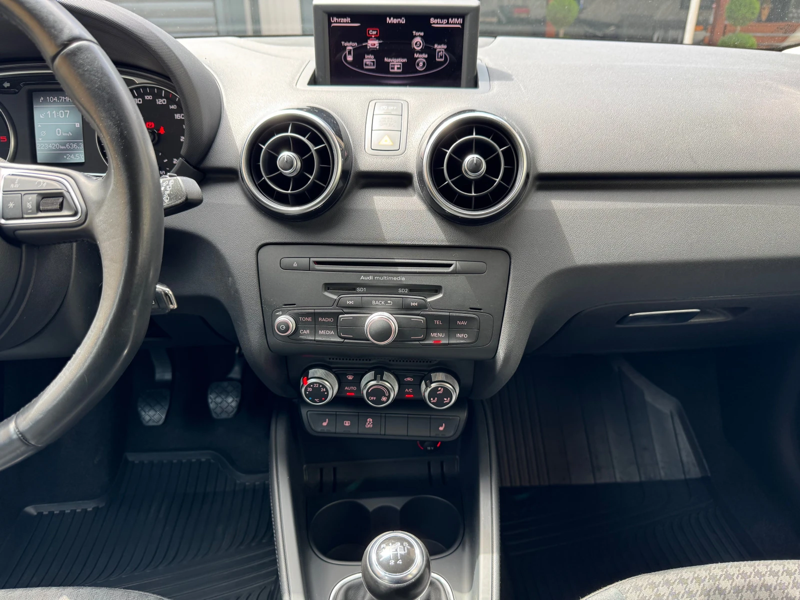 Audi A1 1.6TDi-S Line, снимка 11 - Автомобили и джипове - 54478200