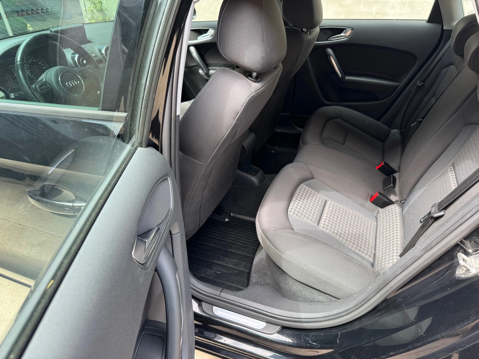 Audi A1 1.6TDi-S Line, снимка 13 - Автомобили и джипове - 54478200