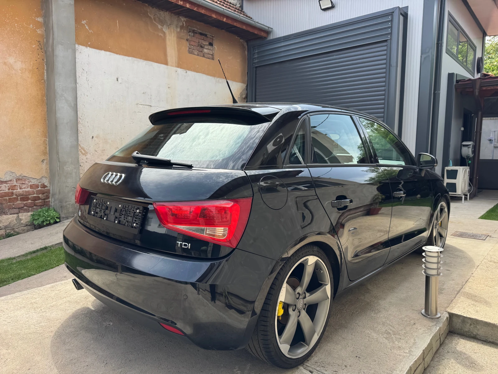 Audi A1 1.6TDi-S Line, снимка 2 - Автомобили и джипове - 54478200