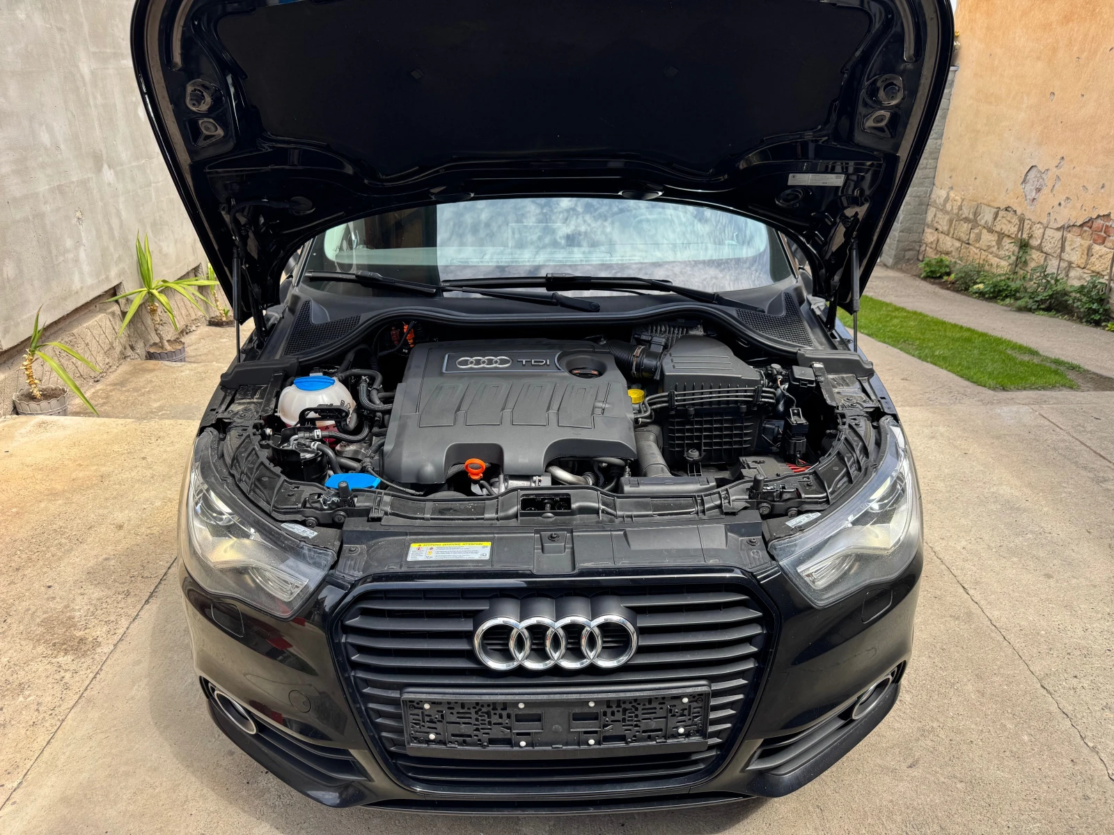 Audi A1 1.6TDi-S Line, снимка 16 - Автомобили и джипове - 54478200