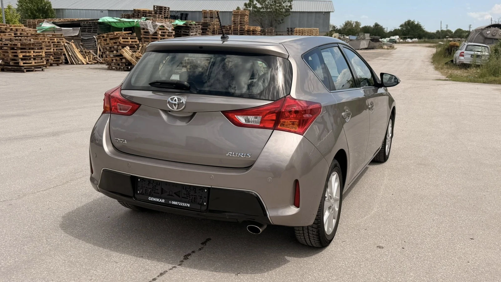 Toyota Auris 1.6 АВТОМАТИК, снимка 7 - Автомобили и джипове - 54573899