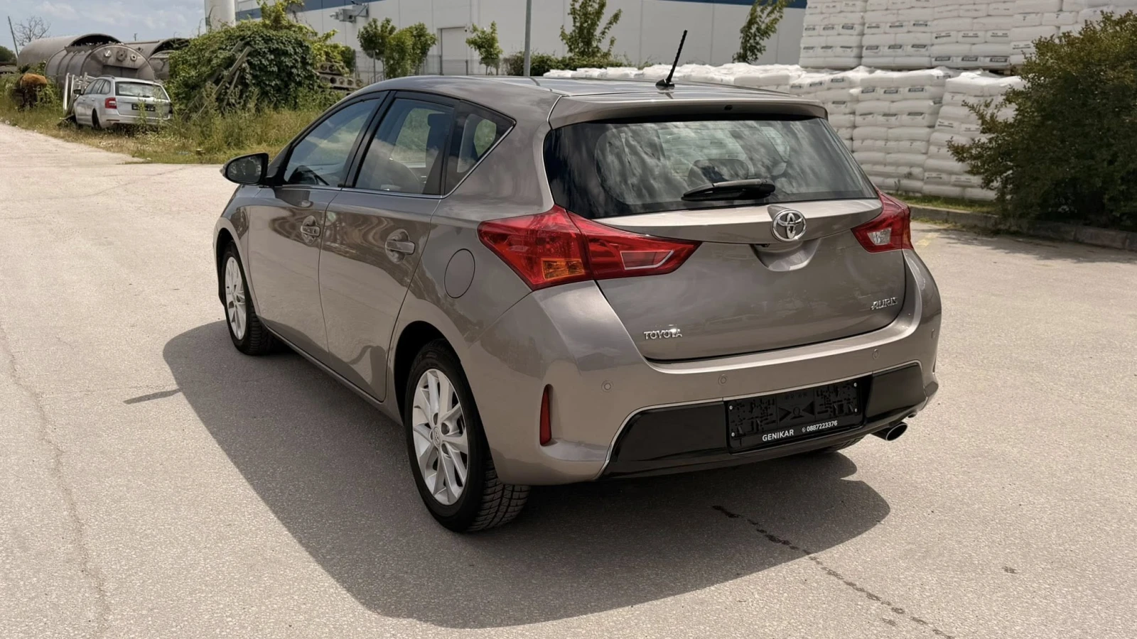 Toyota Auris 1.6 АВТОМАТИК, снимка 4 - Автомобили и джипове - 54573899