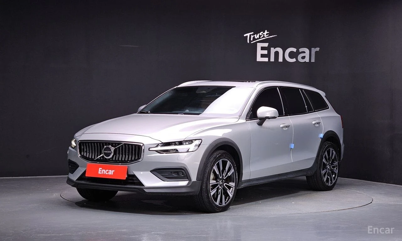 Volvo V60 Cross Country B5* AWD* ULTIMATE* BRIGHT* BOWER* WILKINS* ОБДУХВА