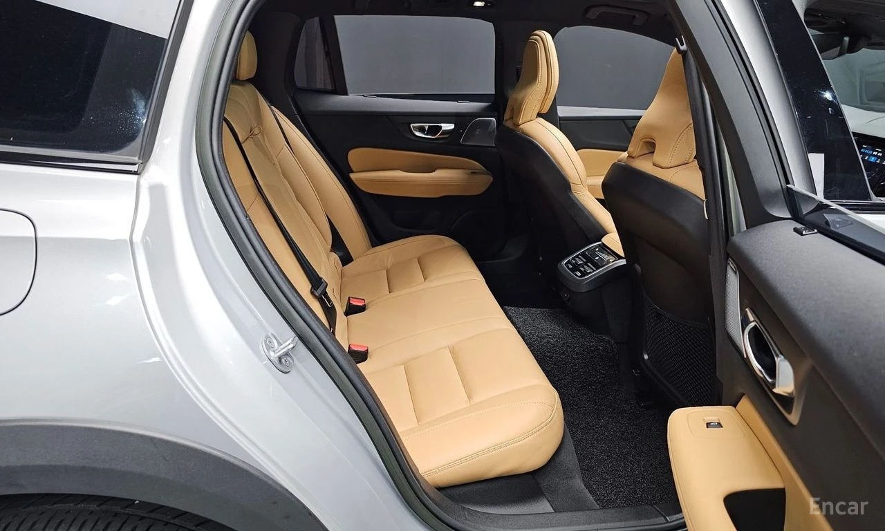 Volvo V60 Cross Country B5* AWD* ULTIMATE* BRIGHT* BOWER* WILKINS* ОБДУХВА, снимка 15 - Автомобили и джипове - 56076322