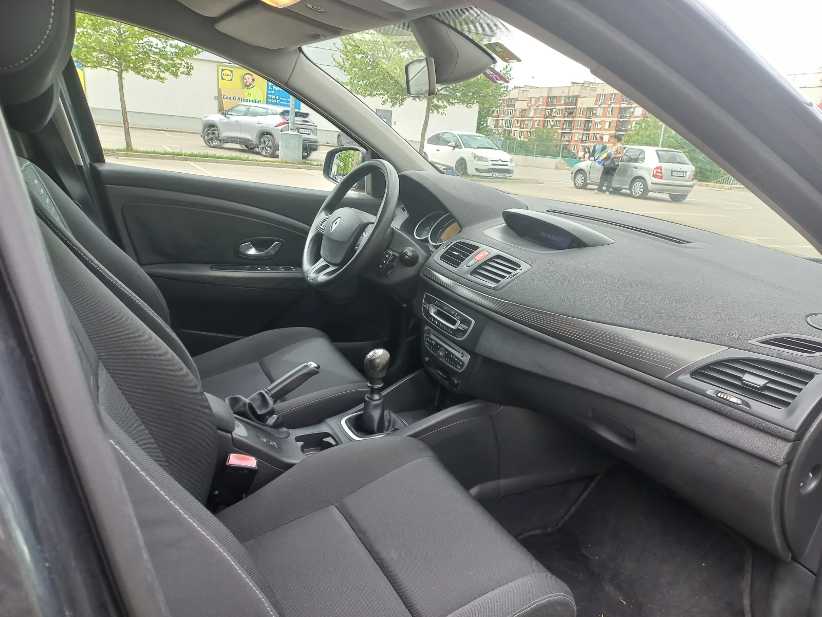 Renault Megane, снимка 6 - Автомобили и джипове - 56697963