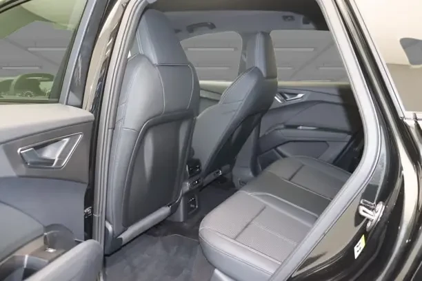 Audi Q4 e-Tron 45 Quattro = S-line = Гаранция, снимка 11 - Автомобили и джипове - 55477223