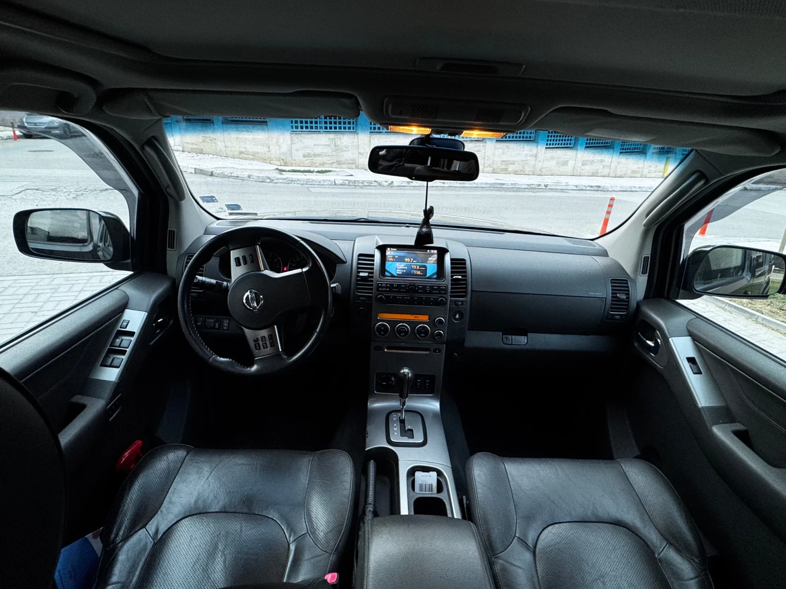 Nissan Pathfinder 2.5D 7 места Автоматик , снимка 10 - Автомобили и джипове - 54340956