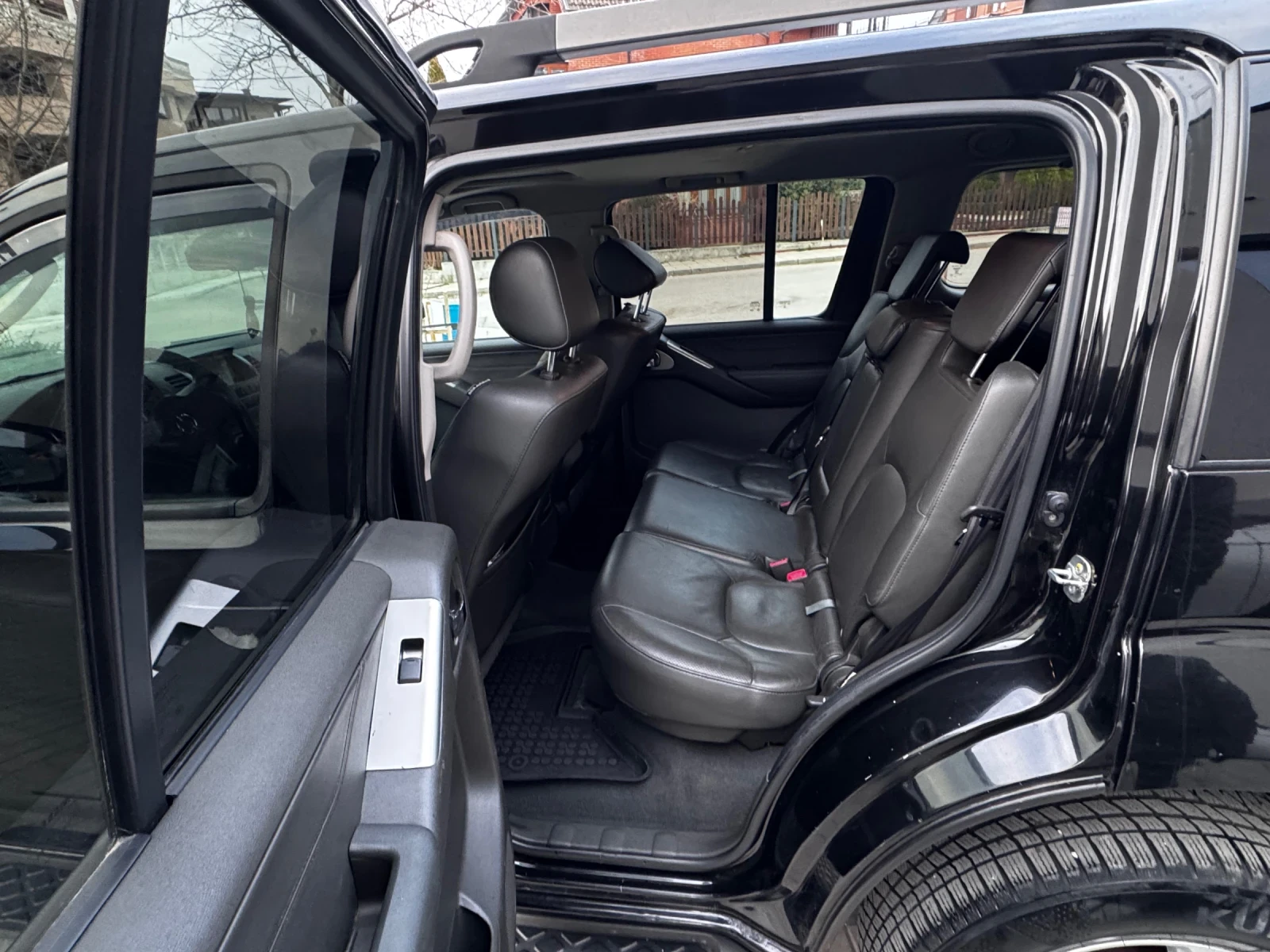 Nissan Pathfinder 2.5D 7 места Автоматик , снимка 17 - Автомобили и джипове - 54340956
