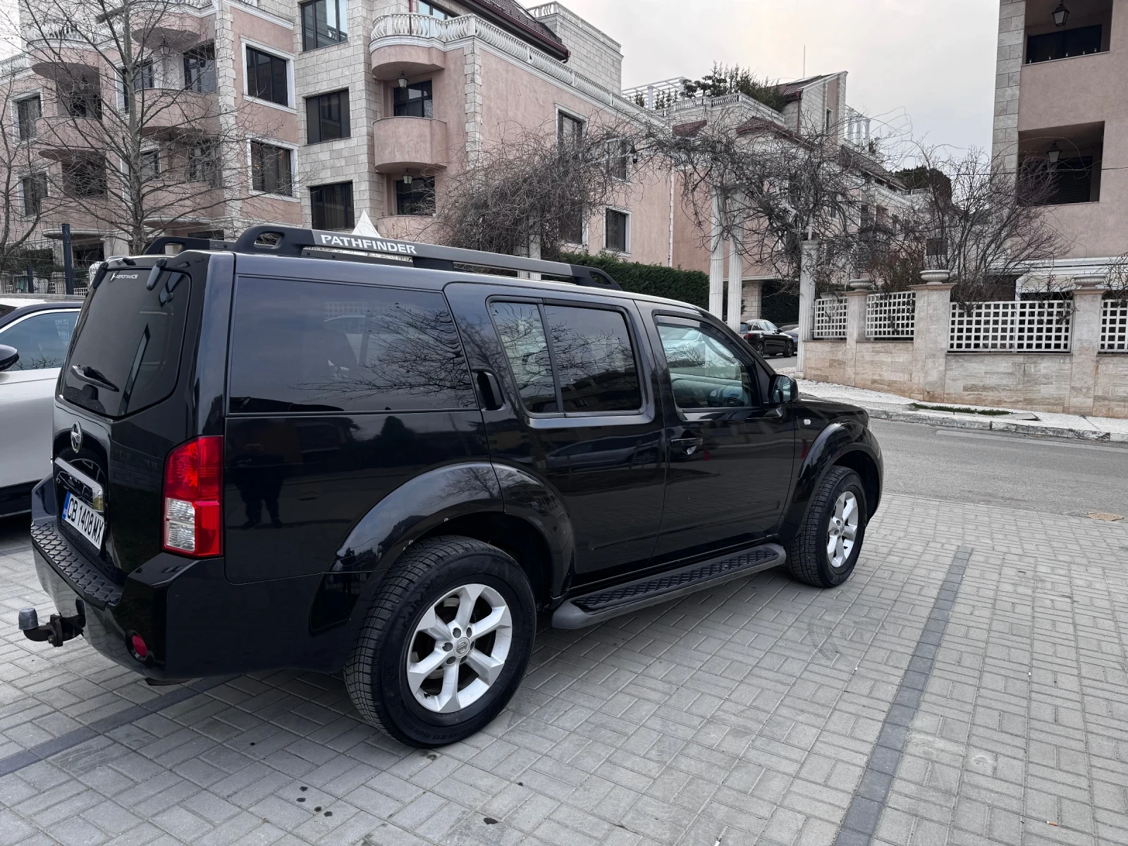 Nissan Pathfinder 2.5D 7 места Автоматик , снимка 4 - Автомобили и джипове - 54340956