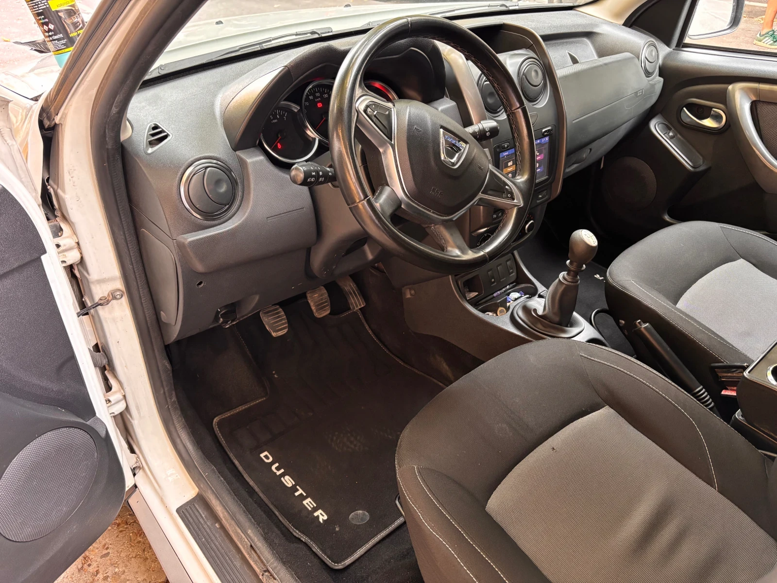Dacia Duster, снимка 9 - Автомобили и джипове - 55502267