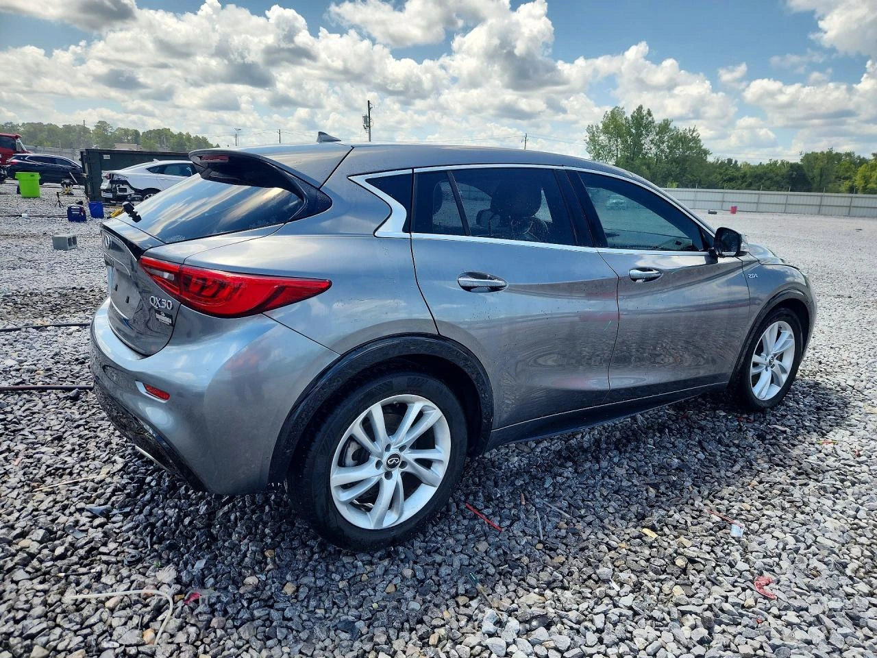 Infiniti QX30 2.0l Base, снимка 3 - Автомобили и джипове - 56024593