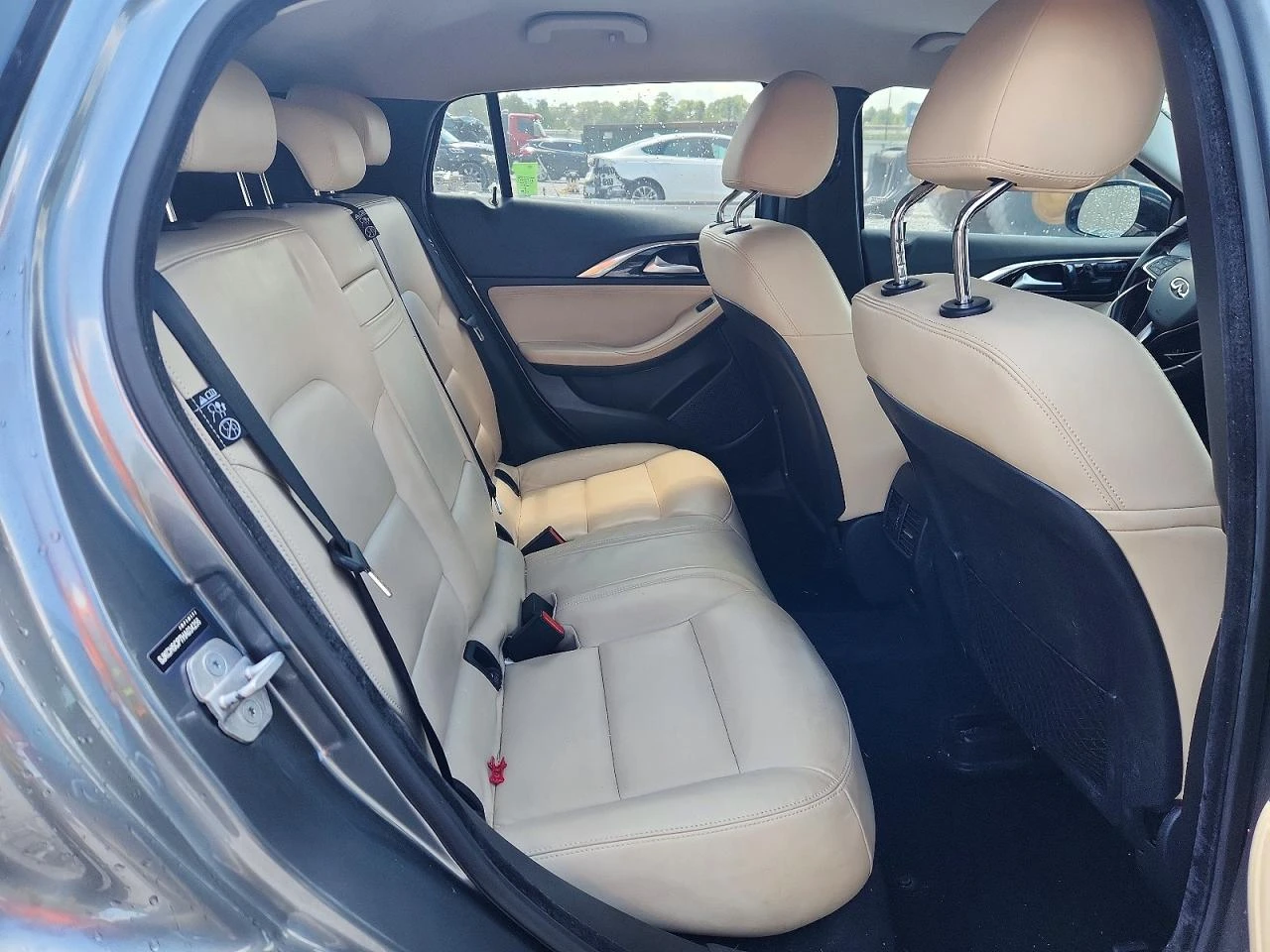 Infiniti QX30 2.0l Base, снимка 10 - Автомобили и джипове - 56024593