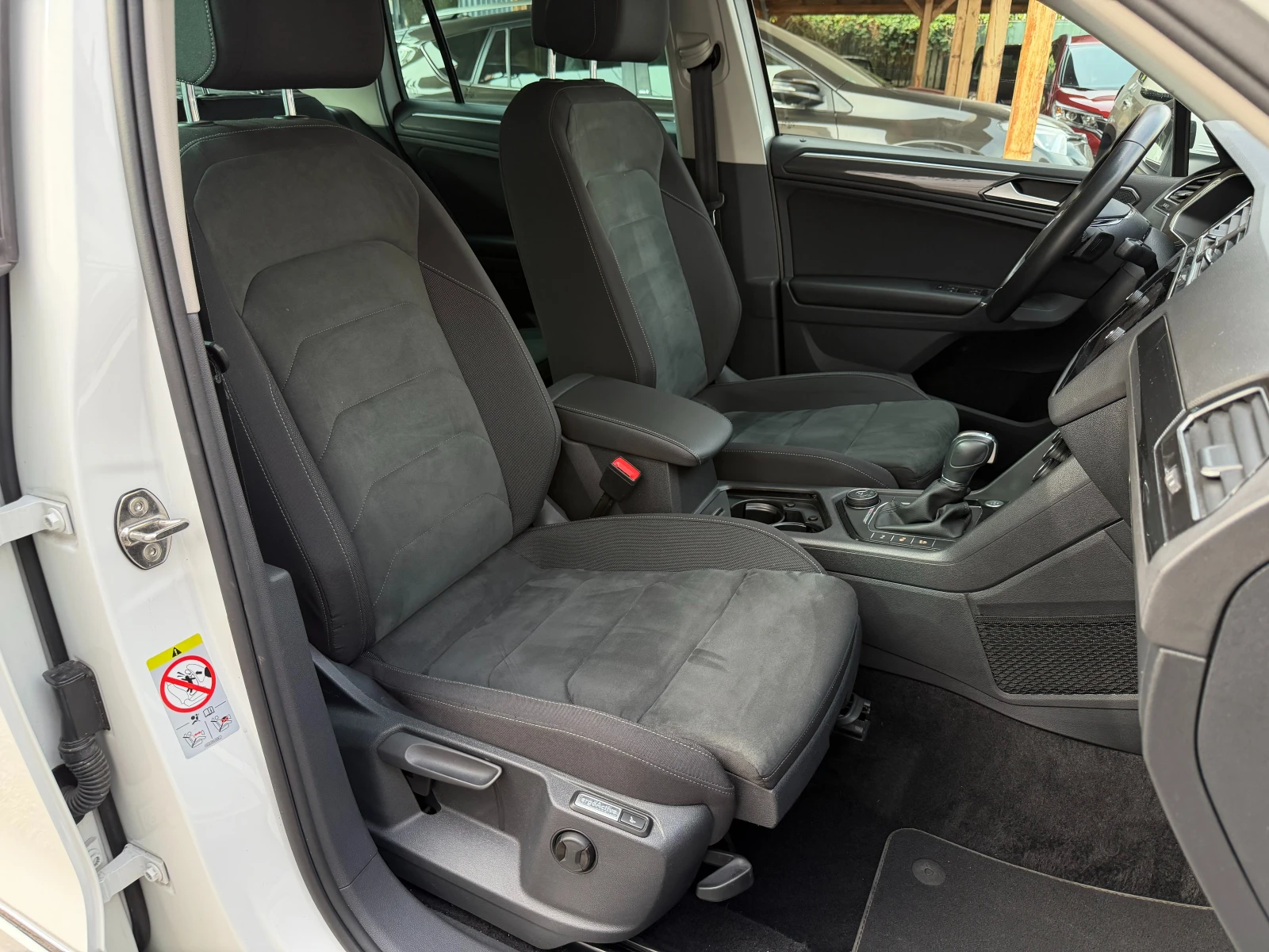 VW Tiguan R-Line* 4�4* VIRTUAL* �������� ��-�� � ����� �-�� | Mobile.bg � ����������� 12