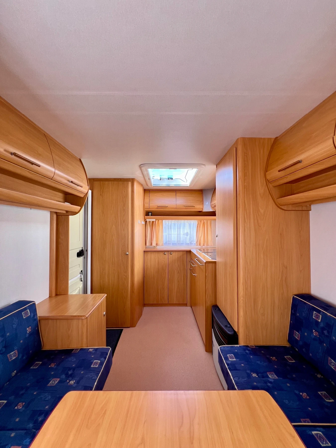 Каравана Chateau Cantara 400 Мувър Форселт, снимка 4 - Каравани и кемпери - 56296225