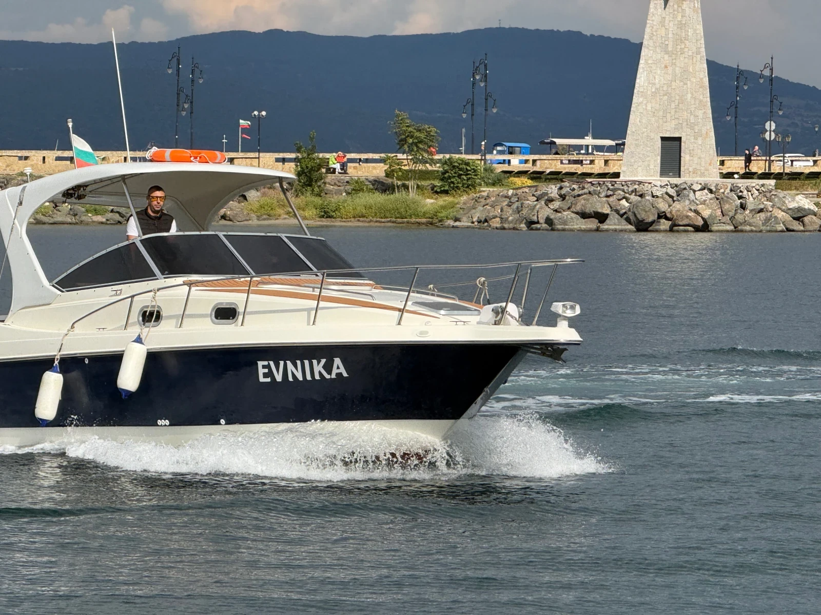 Моторна яхта San Boat Cuddy 980 - изображение 5