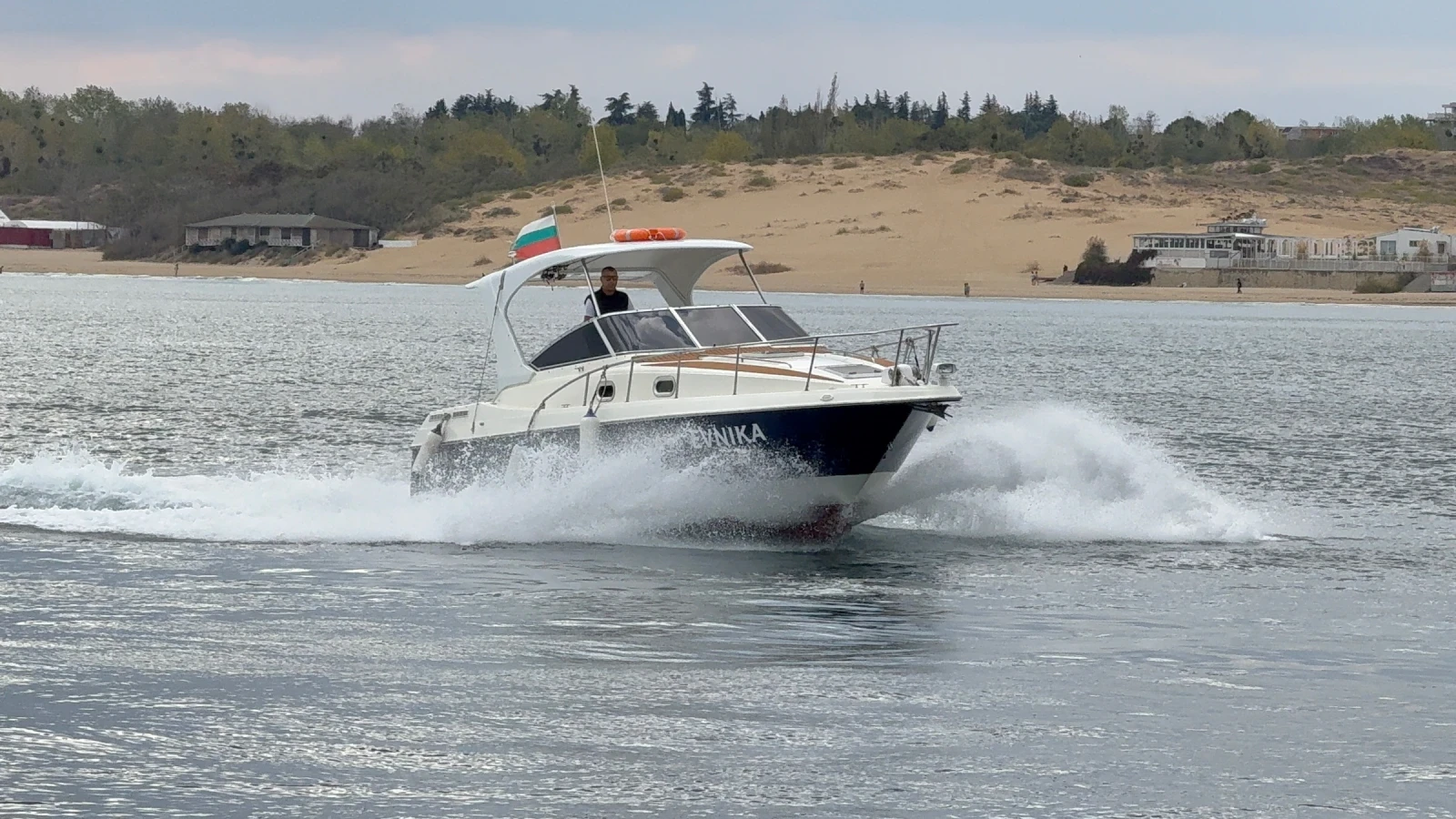 Моторна яхта San Boat Cuddy 980 - изображение 3