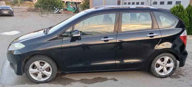 Honda Fr-v, снимка 3 - Автомобили и джипове - 47437651