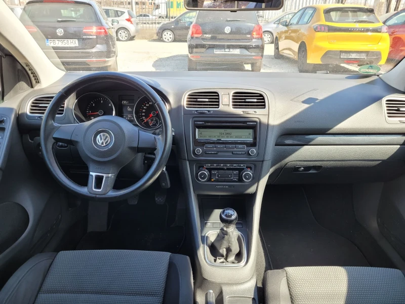 VW Golf 1.6 TDI, снимка 9 - Автомобили и джипове - 49439133