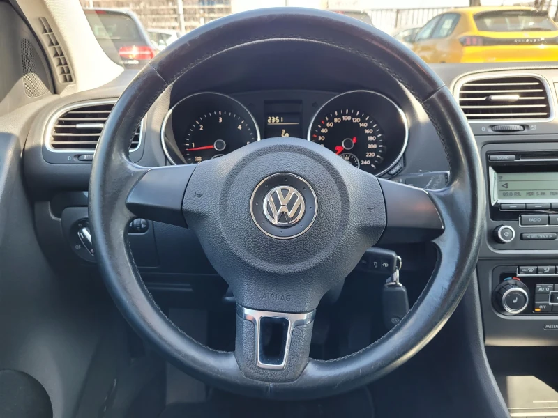 VW Golf 1.6 TDI, снимка 11 - Автомобили и джипове - 49439133