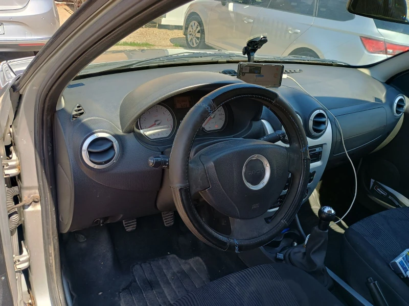 Dacia Sandero 1.4 Бензин/Газ с климатик, снимка 4 - Автомобили и джипове - 51030902