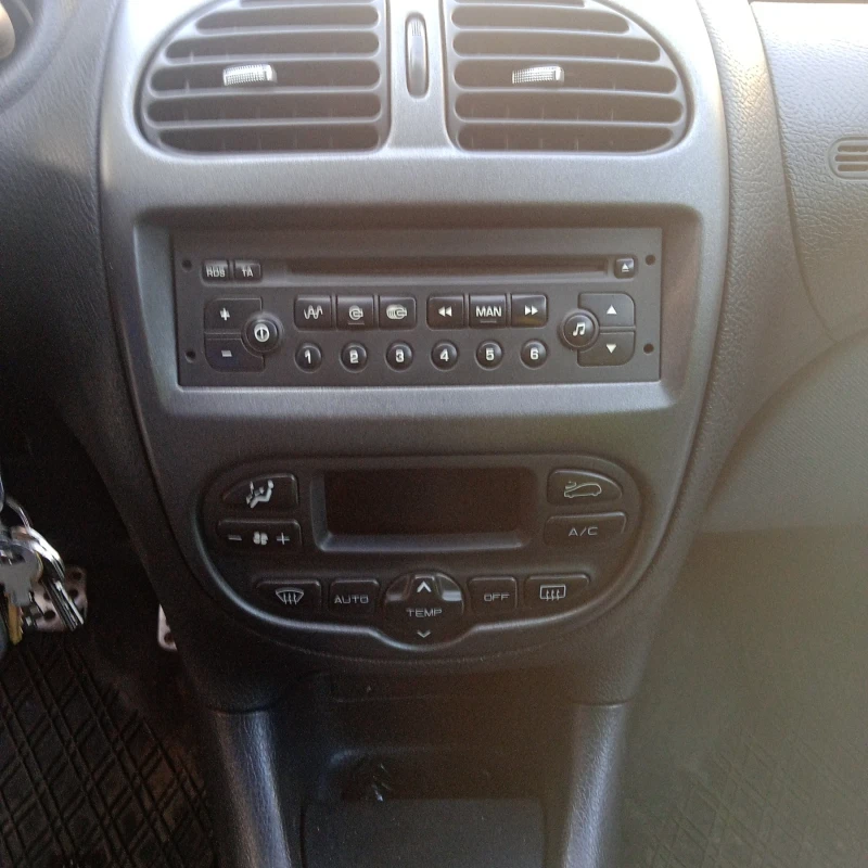 Peugeot 206 1.6, снимка 8 - Автомобили и джипове - 52795316
