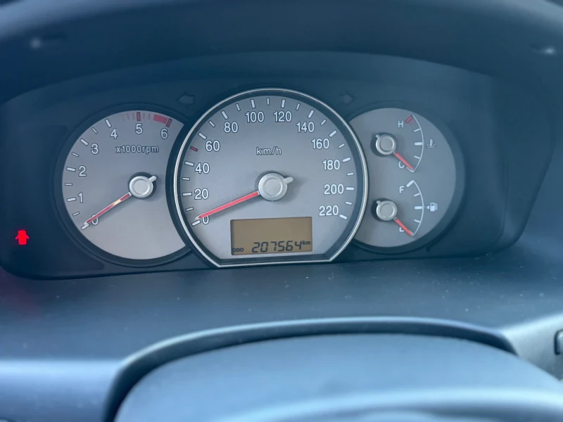 Kia Carens, снимка 6 - Автомобили и джипове - 52285977