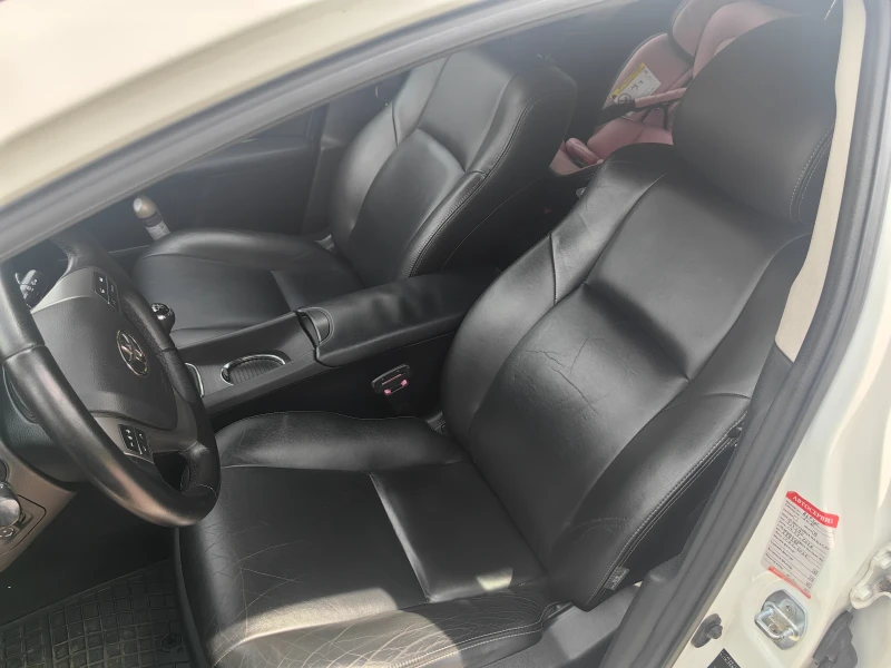 Toyota Avensis 2.2 D4D, снимка 12 - Автомобили и джипове - 53102713