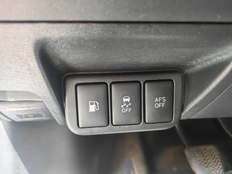 Toyota Avensis 2.2 D4D, снимка 11 - Автомобили и джипове - 53102713