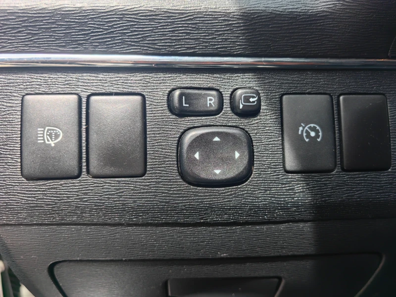 Toyota Avensis 2.2 D4D, снимка 10 - Автомобили и джипове - 53102713