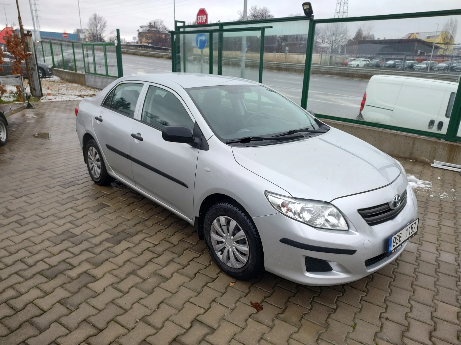 Toyota Corolla 1.3 + LPG + 6ск. - изображение 2