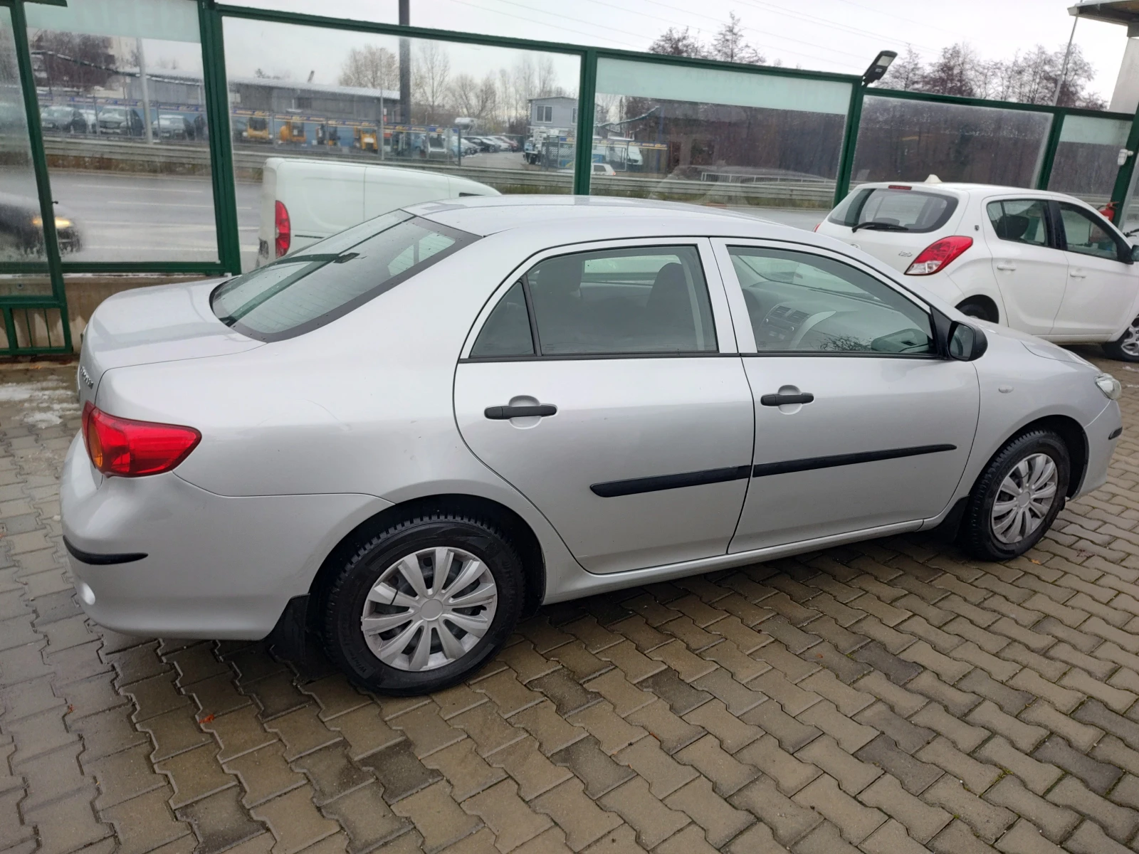 Toyota Corolla 1.3 + LPG + 6ск. - изображение 3