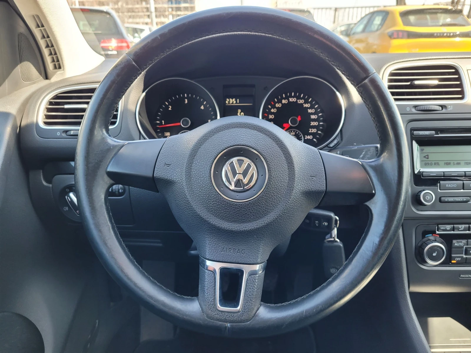 VW Golf 1.6 TDI | Mobile.bg — изображение 11