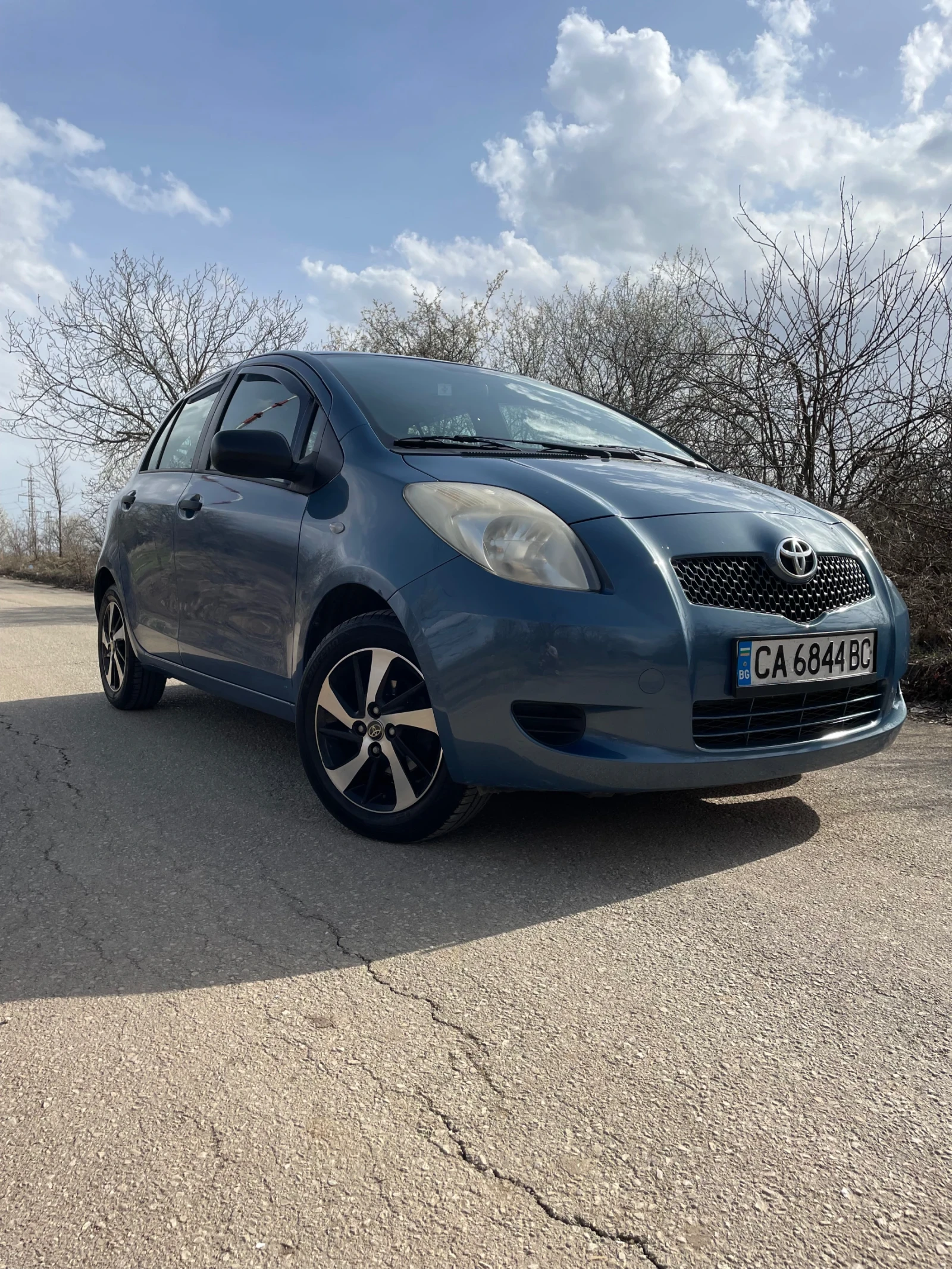 Toyota Yaris 1.0 xp - изображение 2
