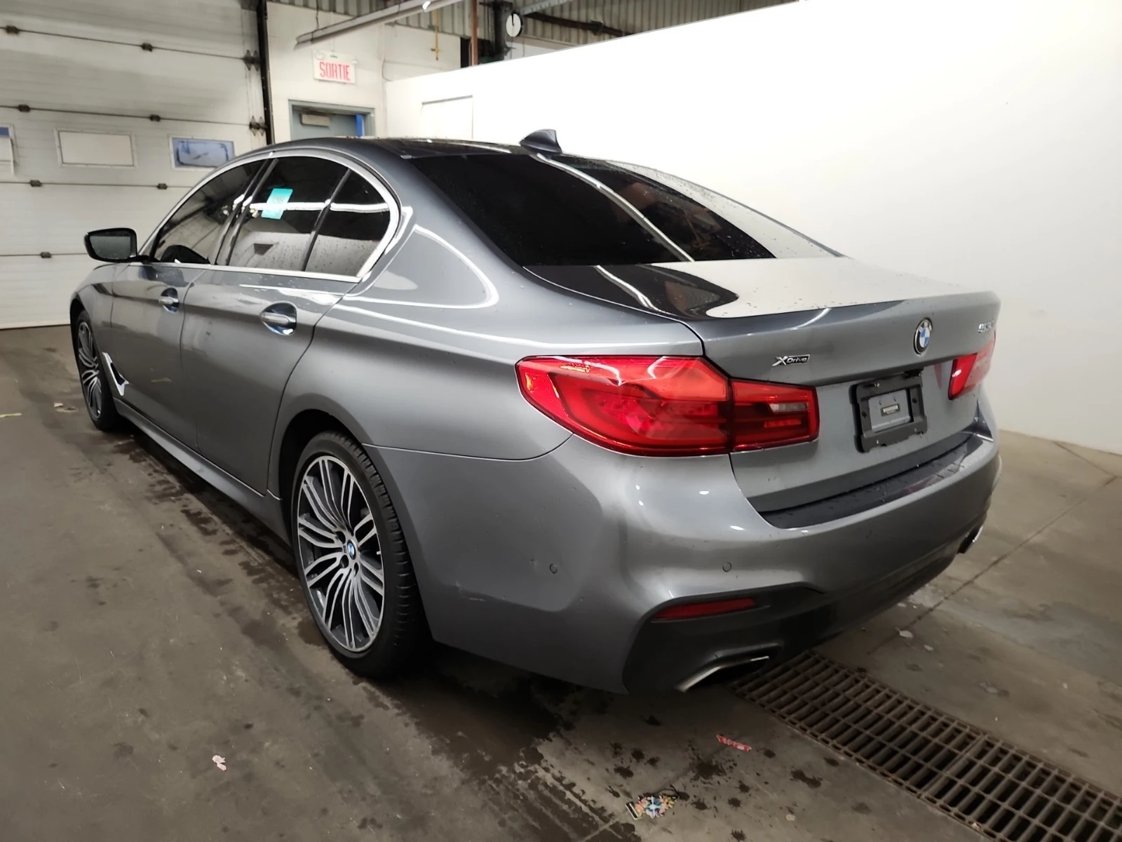 BMW 530 M-Pack (CARFAX) | Mobile.bg   5