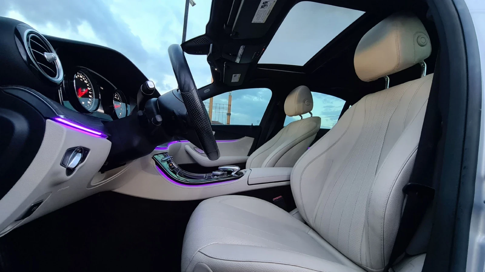 Mercedes-Benz E 300 * AMG Line * 48 000 км * Burmester * Ambient 64, снимка 8 - Автомобили и джипове - 53845028