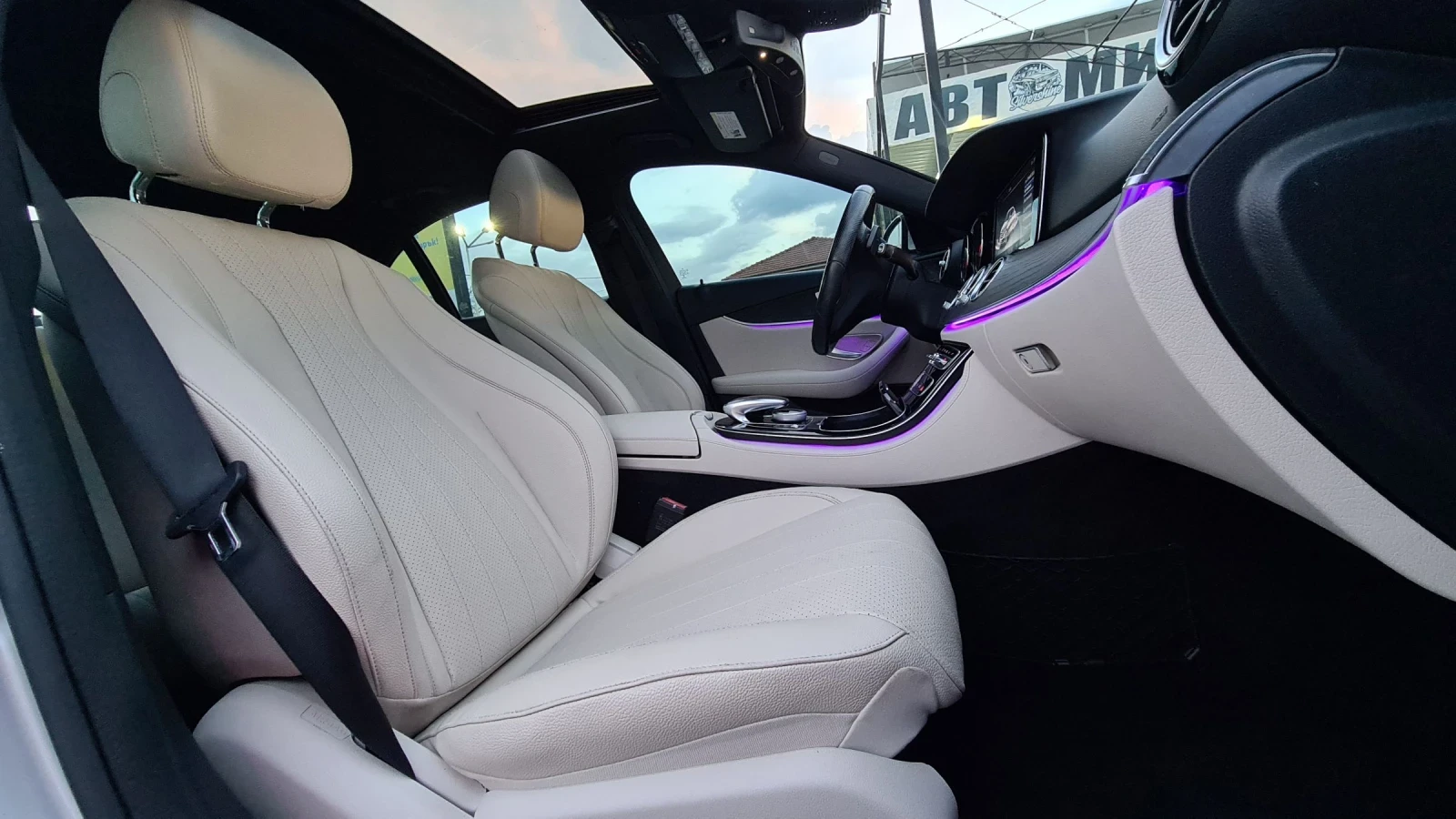 Mercedes-Benz E 300 * AMG Line * 48 000 км * Burmester * Ambient 64, снимка 12 - Автомобили и джипове - 53845028