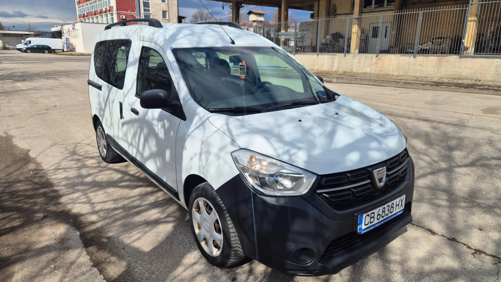 Dacia Dokker 1.6 ГАЗ, снимка 6 - Автомобили и джипове - 53990812