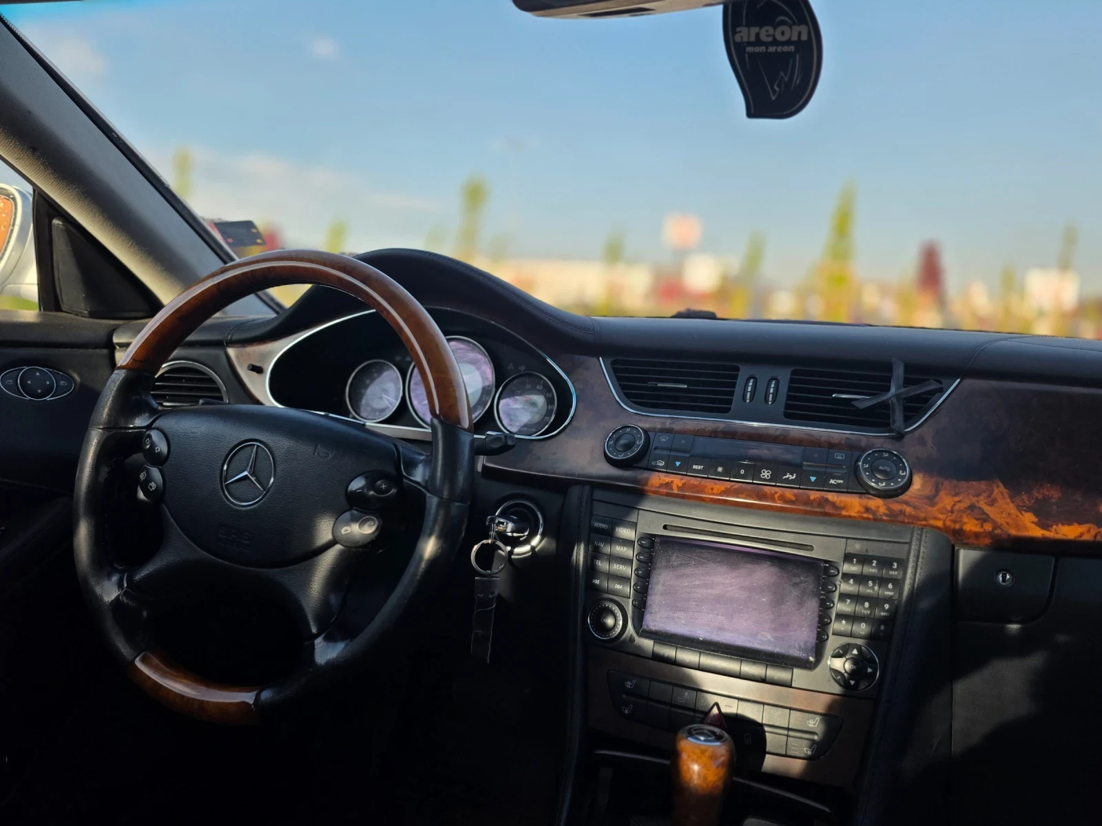 Mercedes-Benz CLS 500 С газова уредба , снимка 8 - Автомобили и джипове - 54543553