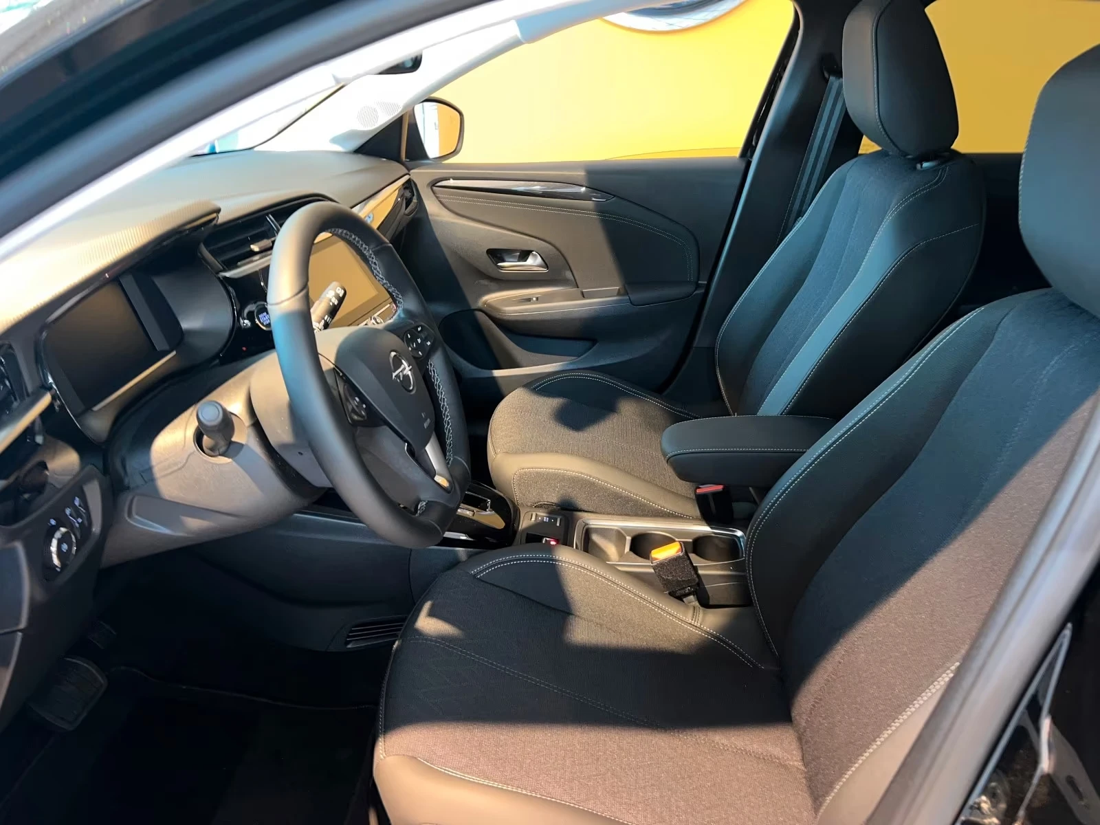 Opel Corsa F e Elegance/CAM/136HP/CARPLAY/, снимка 4 - Автомобили и джипове - 54713084