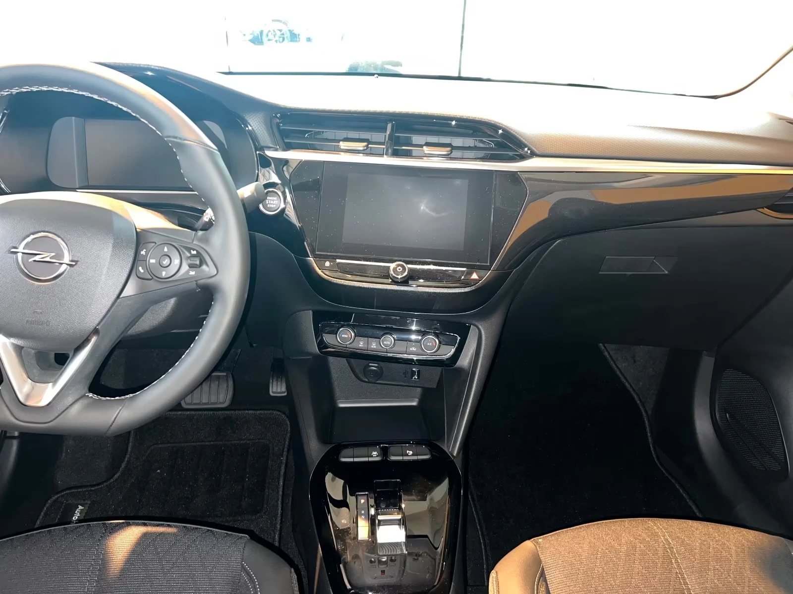 Opel Corsa F e Elegance/CAM/136HP/CARPLAY/, снимка 5 - Автомобили и джипове - 54713084