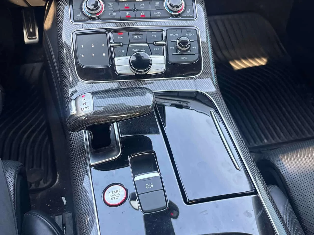 Audi S8 QUATTRO * 360 КАМЕРА* ПАНОРАМА* ПОДГРЕВИ* , снимка 10 - Автомобили и джипове - 55276616