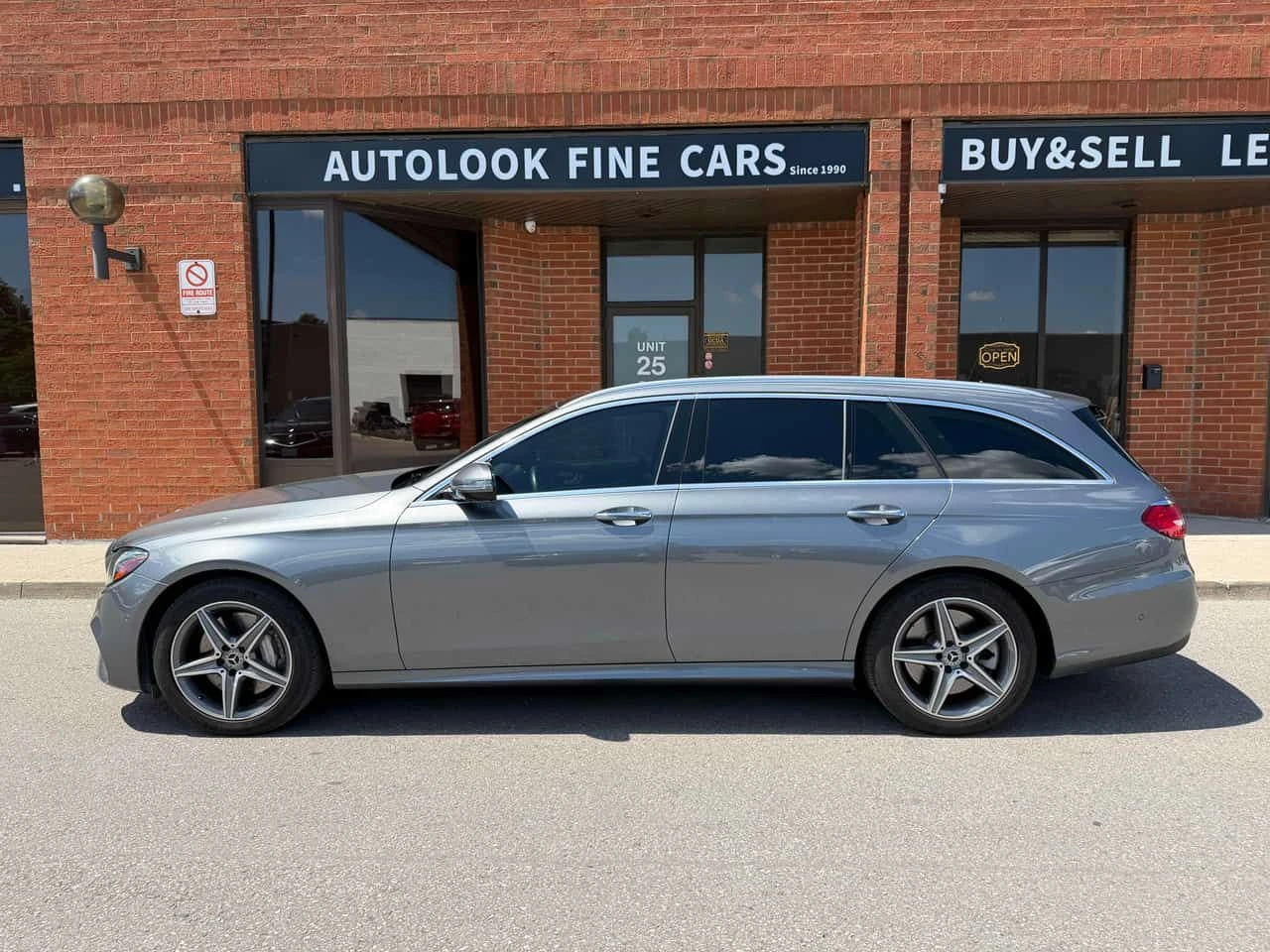 Mercedes-Benz E 450 * CARFAX * БЕЗ ПЪРВОНАЧАЛНА ВНОСКА, снимка 2 - Автомобили и джипове - 55397904