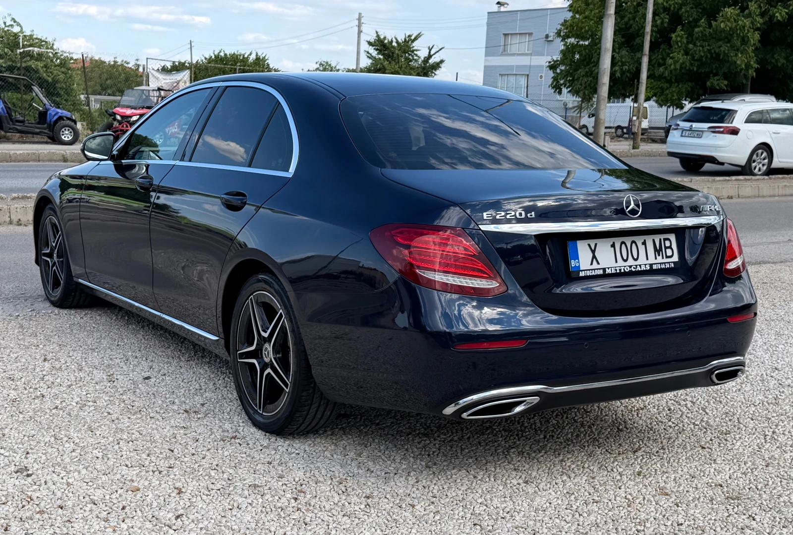 Mercedes-Benz E 220 2.2d* Premium* Avantgarde, снимка 2 - Автомобили и джипове - 55499691